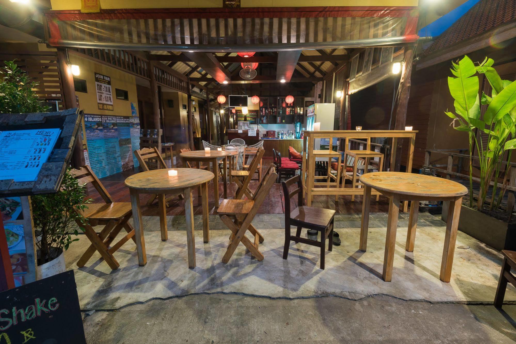 Sincere Hostel Bar And Bistro Koh Lanta Ngoại thất bức ảnh