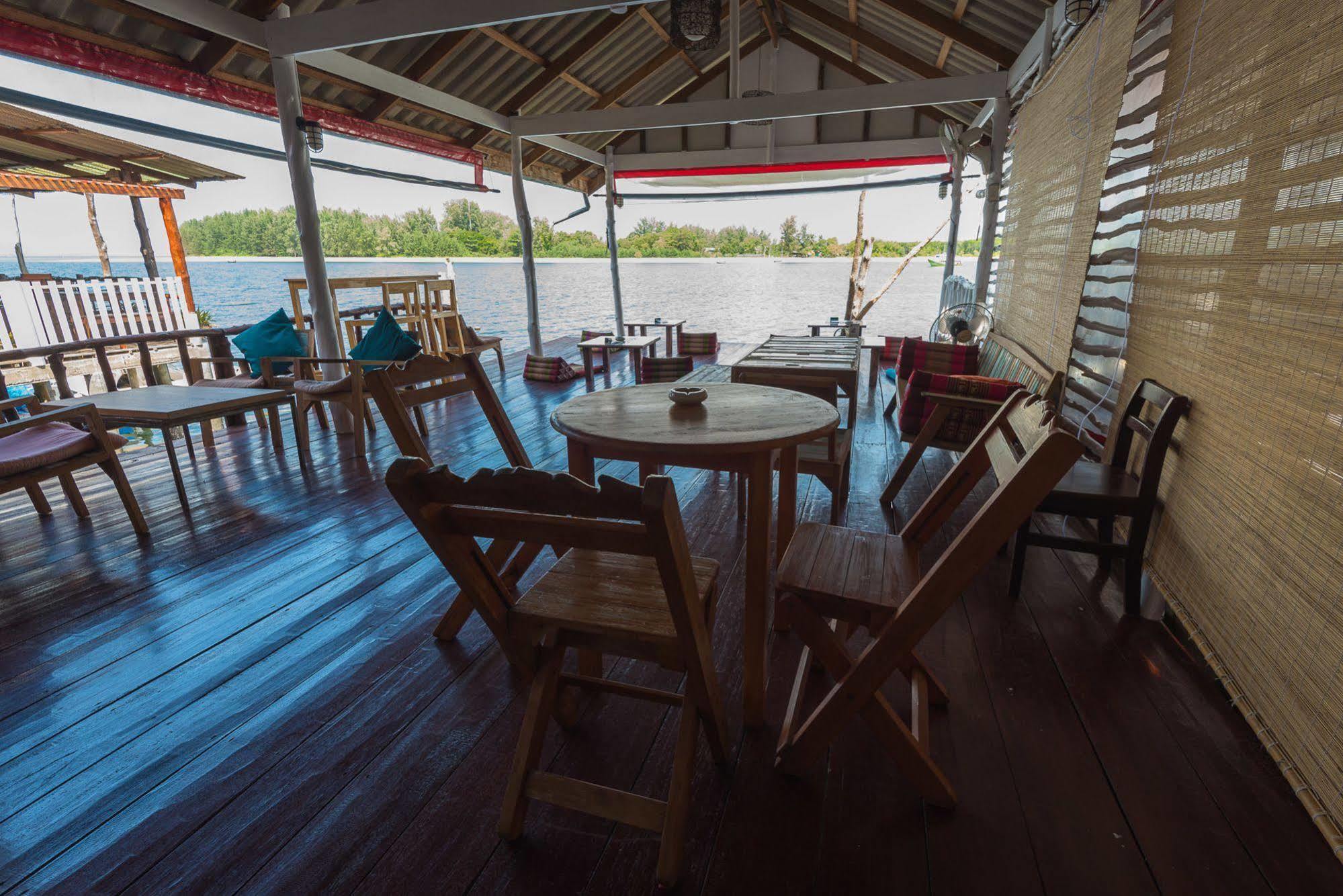 Sincere Hostel Bar And Bistro Koh Lanta Ngoại thất bức ảnh